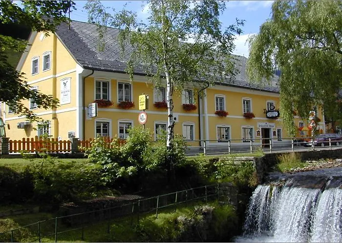 بيت ريفي Gasthof Schwarzer Adler *